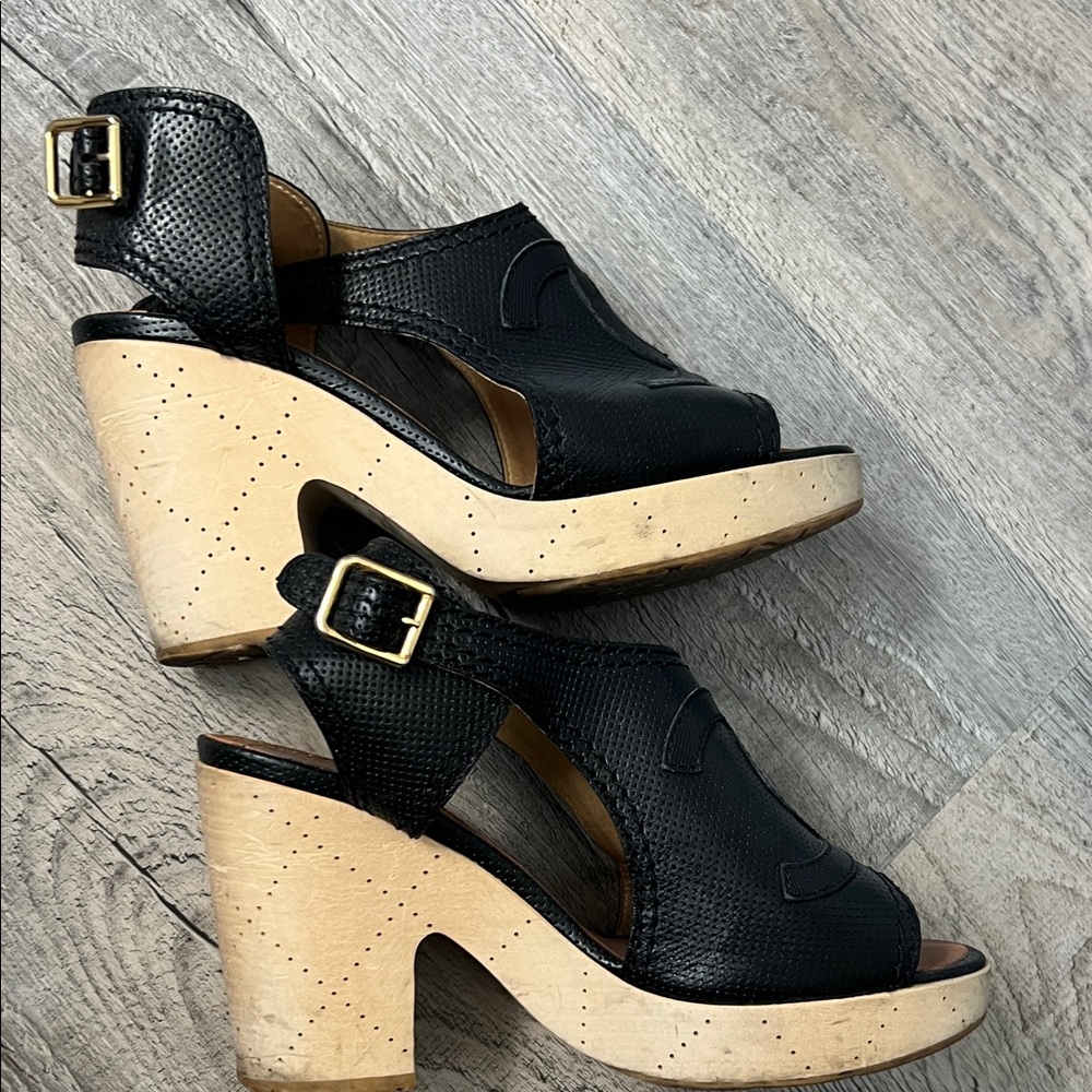 CHANEL Black Leather Sandals with Gold Buckles - Picture 5 of 5